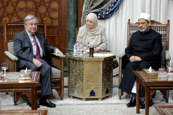 António Guterres a káhirský imám šejk Ahmad at-Tajíb.