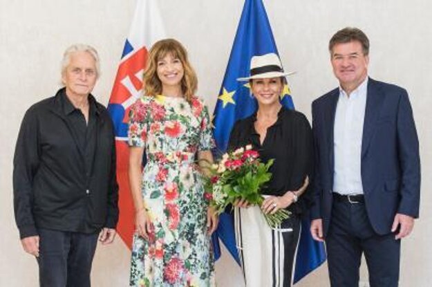 Michaela Douglasa s manželkou prijal minister Lajčák.