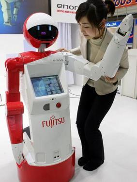 foto - reuters: informačný robot enon z minuloročného veľtrhu robotov v japonsku.