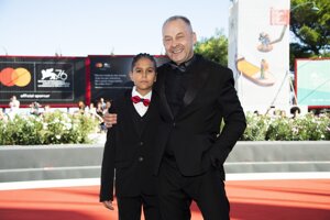 Režisér Václav Marhoul a mladý herec Petr Kotlár. V Benátkach slávili úspech s filmom Pomaľované vtáča.