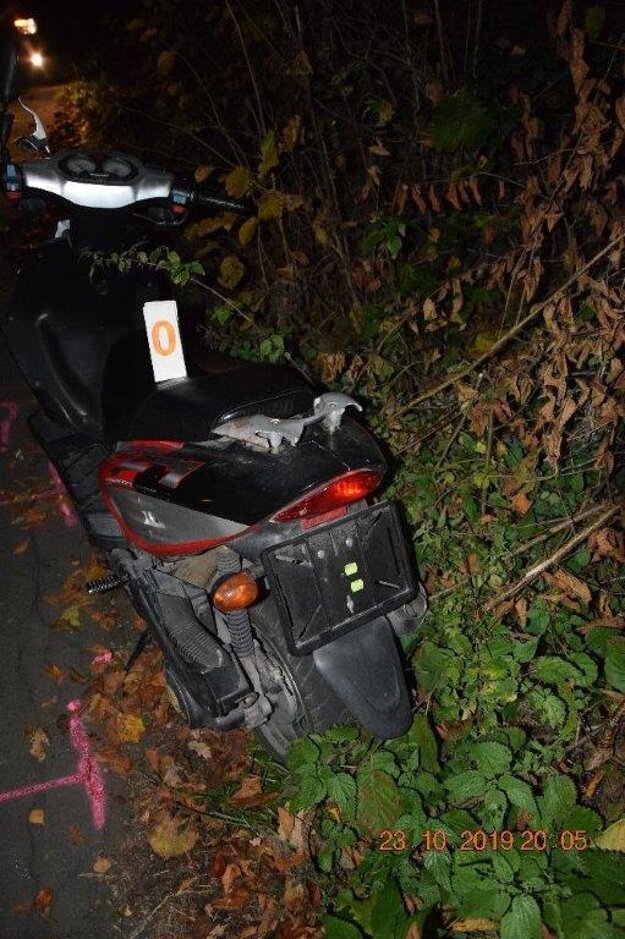 Motocykel nemal evidenčné číslo.