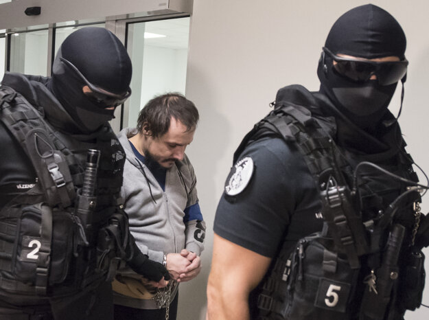 Tomáš Szabó, obžalovaný z vraždy investigatívneho novinára Jána Kuciaka a jeho snúbenice Martiny Kušnírovej, odchádza zo Špecializovaného trestného súdu v Pezinku.