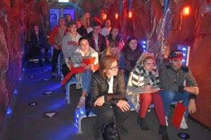 Steny netradičného vlaku napodobňovali tkanivo ľudského tela. Spočiatku zdravé, svetlé, prekrvené. Ku koncu po drogách zničené. Návštevníci sledovali zároveň príbeh mladých ľudí, ktorých poznačila drogová závislosť. 