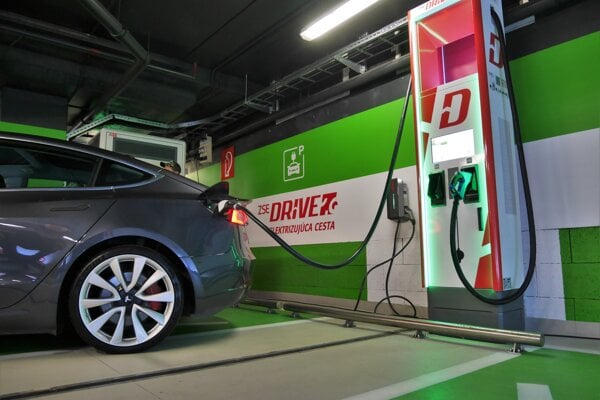 Koronavírus by mal urýchliť prechod na elektromobilitu, tvrdí nemecký eMobilität