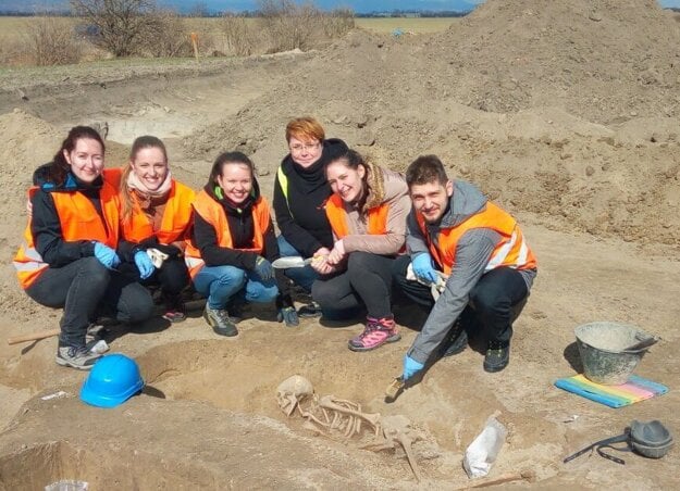 Študenti, ktorí sa chcú zamerať na historickú antropológiu, chodia na archeologické výskumy a vykopávky.