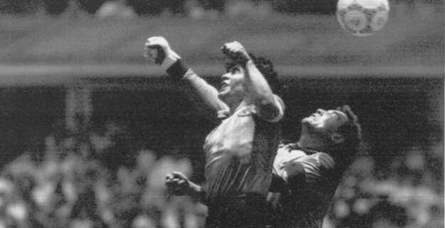 Legendárna Božia ruka Diega Maradonu.
