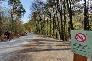 Pre cyklistov je na cestu späť určená asfaltová Pekná cesta.