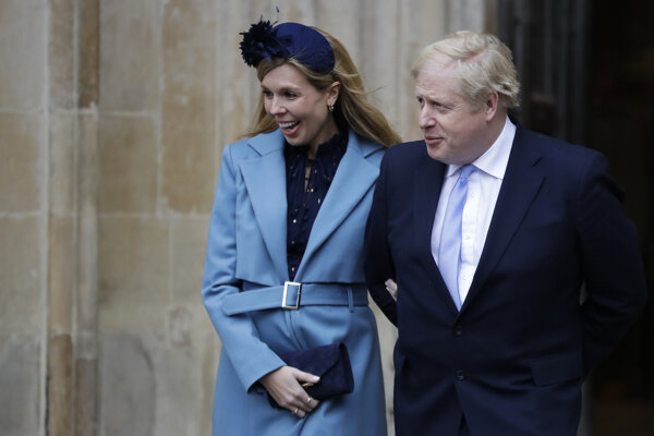 Tehotná partnerka britského premiéra má príznaky koronavírusu