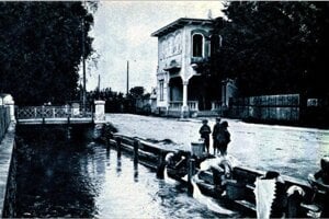 Mlynský potok s náhonom a Korčuliarsky pavilón.
