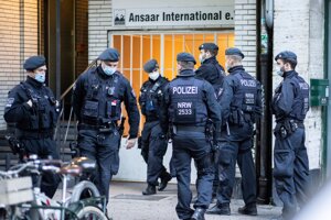 Policajti prehľadali niekoľko nehnuteľností v desiatich spolkových krajinách.
