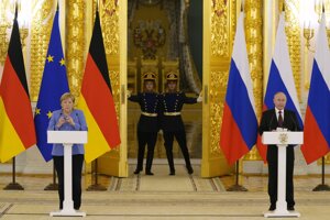 Nemecká kancelárka Angela Merkelová a ruský prezident Vladimír Putin na stretnutí v Kremli.