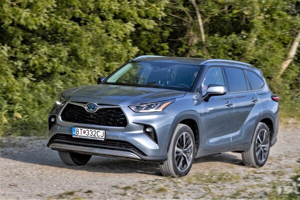Toyota Highlander dokazuje, že aj obrovské SUV môže byť úsporné