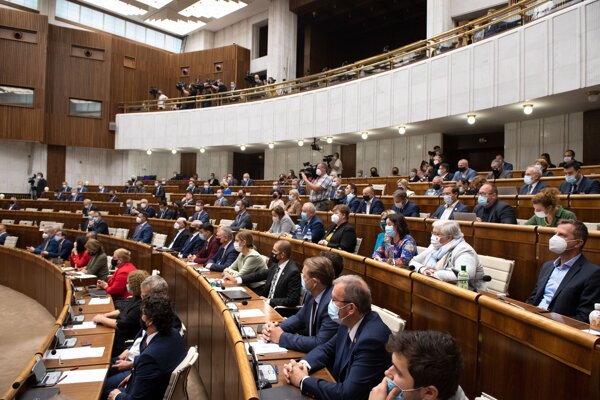 Návrh o peňažných príspevkoch na kompenzáciu ŤZP ide do druhého čítania