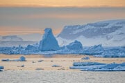 Nezabudnuteľný západ slnka pri Snow Hill Island v Weddel Sea.