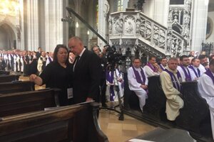 Prišiel už aj bývalý prezident SR Andrej Kiska.