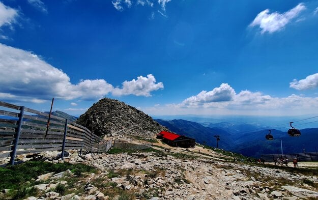 Kamenná chata pod vrcholom Chopok. (zdroj: Peter Dlhopolec - The Slovak Spectator)
