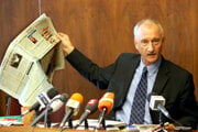 Po medializácii faktu, že ho evidovala ŠtB ako agenta v roku 2005 zaútočil Banáš na šéfa ÚPN aj médiá vrátane SME.