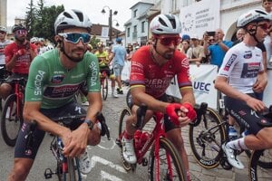 Francúz Julian Alaphilippe (vľavo) a Peter Sagan počas pretekov Okolo Slovenska 2024.