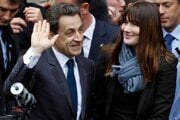 Exprezident Nicolas Sarkozy a jeho manželka Carla Bruniová-Sarkozyová.