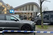 Belgická polícia v blízkosti stanice metra Clemenceau, kde opakovanie dochádza k incidentom.