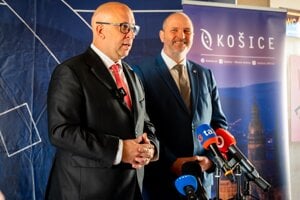 Primátor Polaček sa najprv usmieval na tlačovke s ministrom Rážom, potom ho zasypali návrhy na nové usporiadenie Košíc. 
