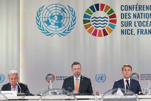 Generálny tajomník OSN Guterres, prezident Kostariky Rodrigo Chaves Robles, francúzsky prezident Macron.
