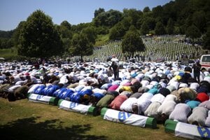 Spomienka na obete v Srebrenici. Snímka z roku 2024.