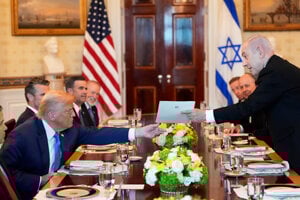 Izraelský premiér Benjamin Netanjahu nominoval Donalda Trumpa na Nobelovu cenu.