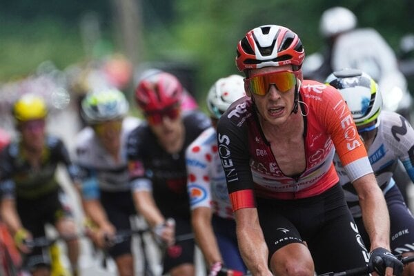 Thymen Arensman počas 14. etapy na Tour de France 2025. 