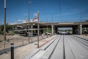 Petržalská električka ide v nedeľu do prevádzky. Bez prestupu na Panónskej a dokončenej Kutlíkovej