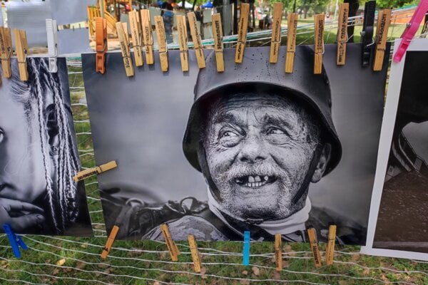 Súčasťou remeselného trhu je aj výstava fotografií.