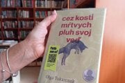 Recenzia na knihu sa zobrazí po naskenovaní QR kódu. 