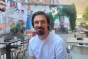 Šéf filmovej kancelárie a zároveň jej jediný zamestnanec Ján Melikant.