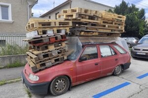 Auto naložené nad strechu