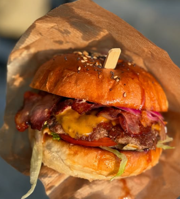 Streetfood si obľubili aj Košičania, ktorí za ním cestujú do Kostolian. (zdroj: Instagram/MelkyStreetFood)