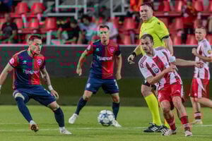 Štefan Gerec (vpravo) gólom v 90. minúte vystrelil Banskej Bystrici remízu 2:2.