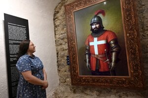Riaditeľka múzea Stanislava Rovňáková v novej expozícii s názvom Rytier Albert a doba stredoveká.