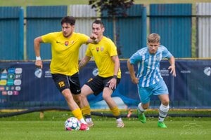 Futbalisti Višňového (v žltom) vyhrali v Žabokrekoch 2:1.