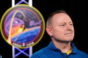 Na archívnej snímke z 31. marca 2025 americký astronaut Butch Wilmore počas rozhovoru v Johnsonovom vesmírnom stredisku v Houstone. 