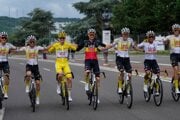 Cyklistický tím UAE Emirates sa teší z víťazstva Tadeja Pogačara na Tour de France 2025.