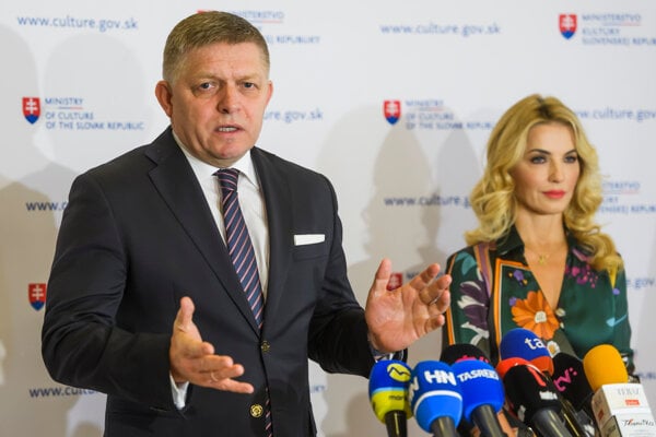 Premiér Robert Fico a ministerka kultúry Martina Šimkovičová.