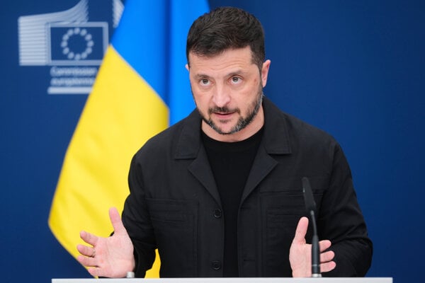 Ukrajinský prezident Volodymyr Zelenskyj na spoločnej tlačovej konferencii s Ursulou von der Leyenovou v Bruseli.