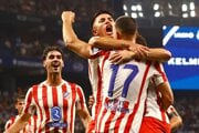 Dávid Hancko oslavuje s Atléticom Madrid gól. 