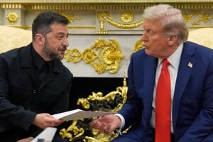 Zmena odevu aj dôležité gesto. Schôdzka Trumpa so Zelenským bola oveľa priateľskejšia