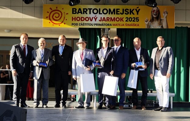 Ocenené osobnosti a zástupcovia kysuckých samospráv. (zdroj: Pavol Stolárik)