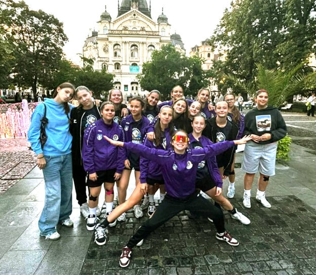 Dievčatá z HK Junior Močenok. 