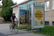 Historické fotky sú rozmiestnené po pešej zóne.
