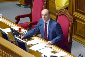 Ukrajinec podozrivý z vraždy poslanca popiera spoluprácu s Kremľom. Rusi ho však rok vydierali