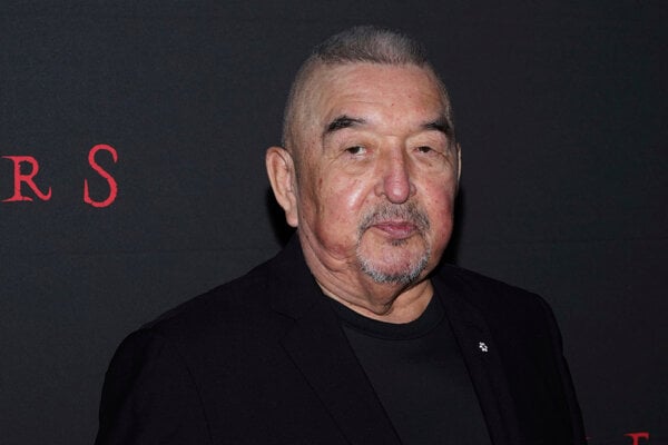 Zomrel kanadský herec Graham Greene, preslávil ho film Tanec s vlkmi