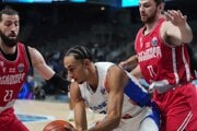 Momentka zo zápasu Gruzínsko - Francúzsko na ME v basketbale 2025. 